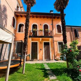 Palazzo Degli Affreschi - Luxury Villa Verona, hotel in Verona