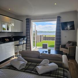 Luxury 1 Bedroom apartment with Loch View BLL, Hotel in Balmaha