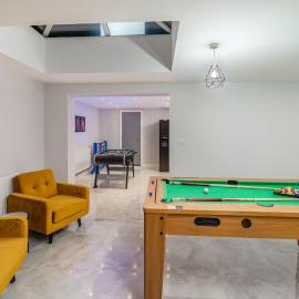 Luxe 5BR Family Retreat w/ Hot Tub & Pool Table
