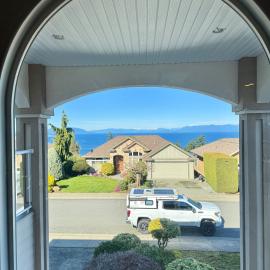 Spacious 2-Bedroom Main Level with Panoramic Ocean Views in Nanaimo