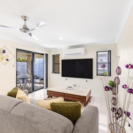 3 Mins to mall NEW Cozy 3 bed Home Easy access