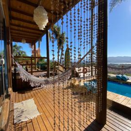 Glamping Sunset View- Praia do Rosa、インビトゥバのホテル