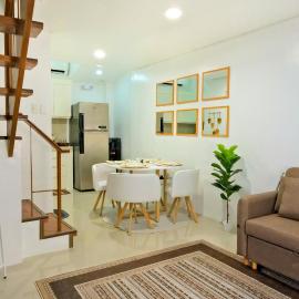 Smart Home with King Bed, PS5, Parking & IG Spaces
