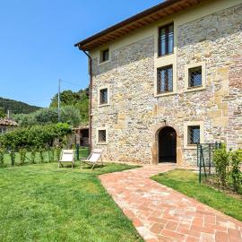 Il Borgo Di Badia-L'oliveta, Hotel in Buti