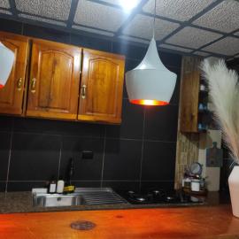 Cenizo's house - apartment in downtown Mindo, Hotel in Mindo