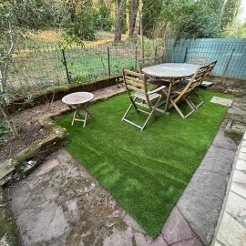 Charmant appartement avec jardin et terrasse comprenant 2 chambres au calme à proximité du centre ville, à 5 minutes du Lac du Salagou, hotelli kohteessa Lodève