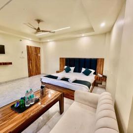 Shree Krishna Palace Hotel - Couple Friendly, hotel u gradu Luknou