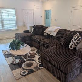 Family Friendly Townhouse in West Mobile, hotel in Mobile