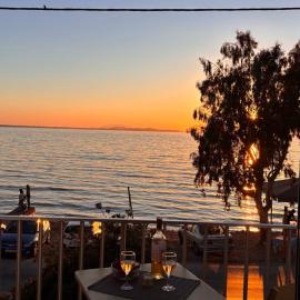 The Waves Studio, hotell i Patra