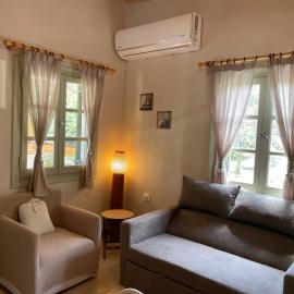 Peaceful Garden Home in the Forest, Hotel in Skiathos-Stadt