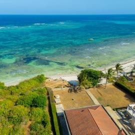 Solana Pearl Beach Private Villa, hotel i Tiwi