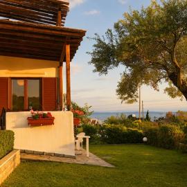 Summer house in Trikorfo, Gerakini with sea view, hotel u Jerakijinu