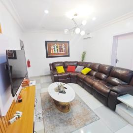 2 Bedroom Apartment Lekki - Highly Secured with 24hrs Power, hotel v destinaci Lagos