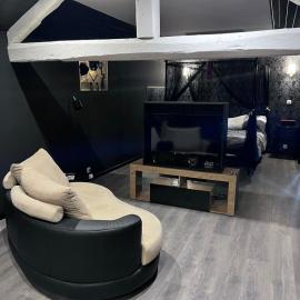 Sensual Accommodation with Jaccuzi & subdued atmosphere, khách sạn ở Dizy
