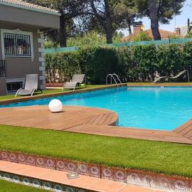 Espaciosa villa con piscina, ideal para relajarse en familia, hotel in Los Hueros