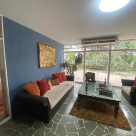 Beautiful house to rest, work or accommodate athletes, hotel in Caracas