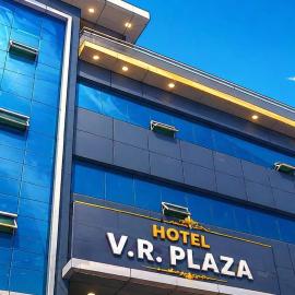 Etah में, होटल Hotel VR Plaza