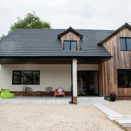 House Sleeps 10 with Enclosed Garden