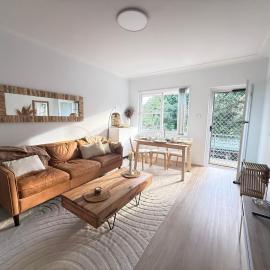 Beach Escape 2 Bedrooms with Parking 5 min Walk to Beach Doorstep Bus to Manly and CBD, hotel v destinaci Deewhy