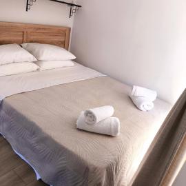 Niko's Place, hotel a Karousádes
