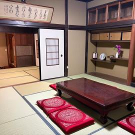 ペットと泊まれる古民家宿 風音 Private rental house Kazaoto, hotel a Matsuyama