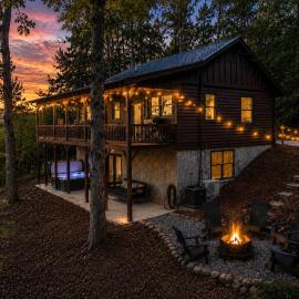 Hot Tub + Game Room | Pet Friendly |10 min to town