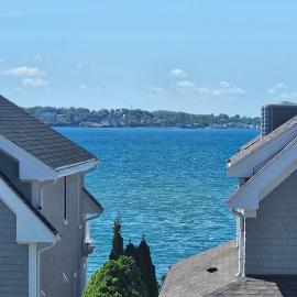 Coastal Stay 2 Modern Ocean View Apartments Walk to Beach 4 Free Parking Spaces, hotel in Swampscott