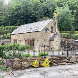 Two Owls Lodge - Situated in Private Woodland, hotel sa Matlock