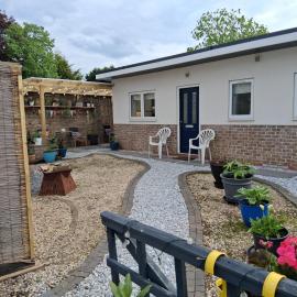 Secret Bungalow, hotel in Warsop