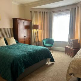 Spacious Coastal Retreat-Close to Beach-2 Parking Spaces - Families & Dogs Welcome