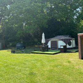 Old Dairy Farm Glamping, מלון באמסוורת'