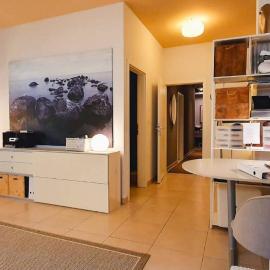 Independent studio room in private villa