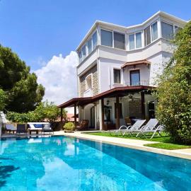 Bodrum Merkezde Müstakil Havuzlu Villa