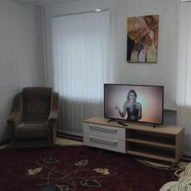 Котэдж Посуточно, hotel in Zhovti Vody