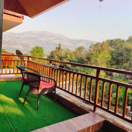 Dreamview Mountains - Cozy 1bhk with Sunrise view, hotel in Karjat