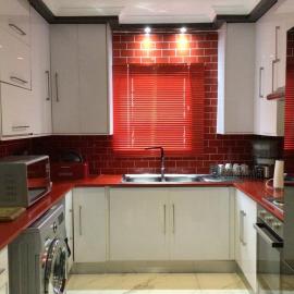 Private Secure house in Alberton, hotel in Alberton