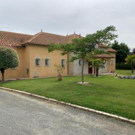 Maison familiale, hotel in Roézé-sur-Sarthe