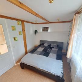 Peaceful Cottage With Garden โรงแรมในเซาล์กราสตี