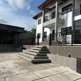 T&J Harmony Lodge, hotel en Limbe