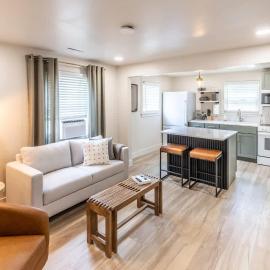 Renovated 1-Bedroom Apartment in Central Lincoln Extended Stay