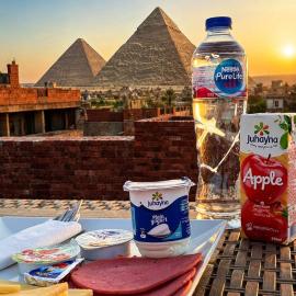 Casa Latina pyramids view, hotel in Cairo