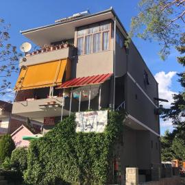 Bar Restaurant Hotel Drraska، فندق في Maliq