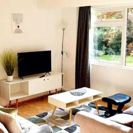 Reigate - 1 Bed by Mobius Property Solutions, hotel v destinácii Reigate