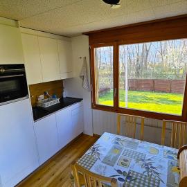 Charmantes Ferienhaus in ruhiger Lage, hotel in Portalban- Dessous