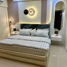 Designer 1BR & 2BR Apartment in DHA With TV & AC, khách sạn ở Karachi