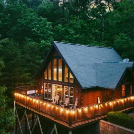 Smoky Honeymoon Cabin with Sauna, Hot Tub & Cinema