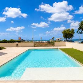 Sea & Pool Apartment