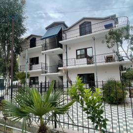 Hotel Gjinaj