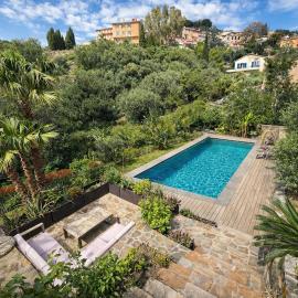 Villa Cressonnière, Évasion avec piscine