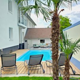 Design I Haus mit 3 Wohnungen I beheizter Swimming-Pool I finnische Sauna mit Holz I Boxspring I Parkplätze